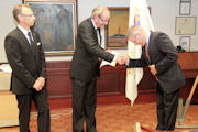 Veli Pekka M��t�n j�senhankinta palkitseminen
